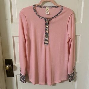 7th Ray Pink Floral Trim Long Sleeve Henley Tee Size Small will fit a Medium